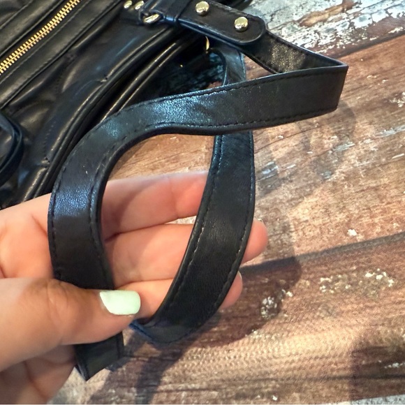 Badgley Mischka Super soft Black Quilted Shoulder Bag - Picture 6 of 13